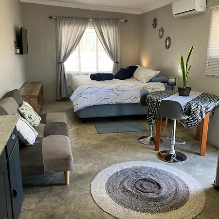 Stellies Accommodation - Room 1 Keetmanshoop Εξωτερικό φωτογραφία