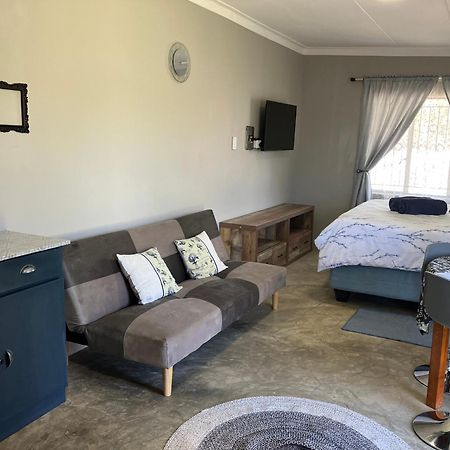 Stellies Accommodation - Room 1 Keetmanshoop Εξωτερικό φωτογραφία