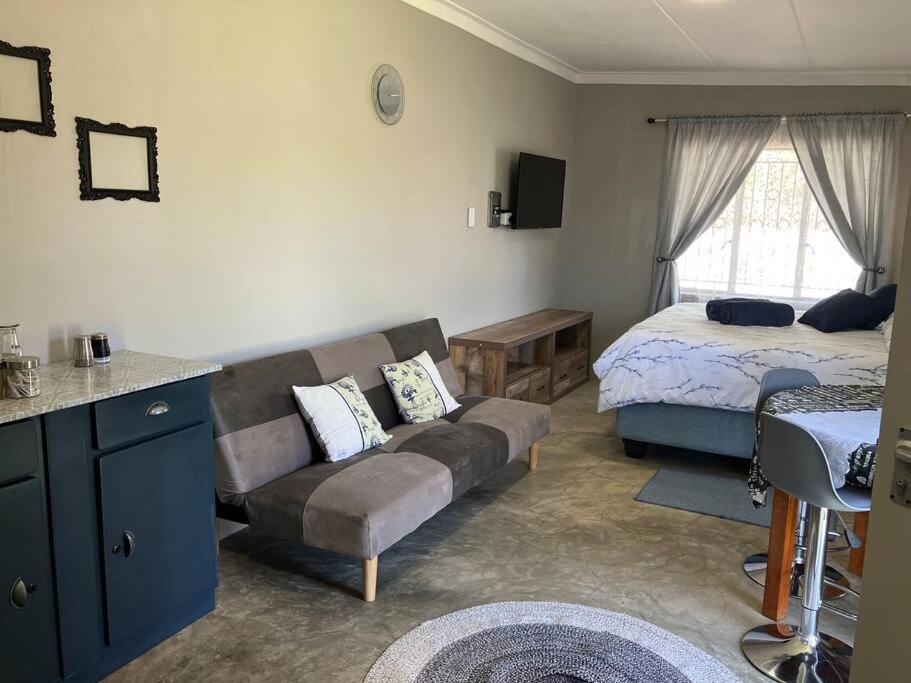Stellies Accommodation - Room 1 Keetmanshoop Εξωτερικό φωτογραφία