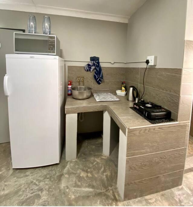 Stellies Accommodation - Room 1 Keetmanshoop Εξωτερικό φωτογραφία